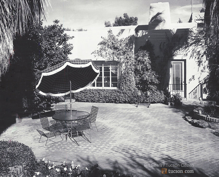 1958 home photos: 18th century decor